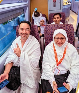 Jemaah Felda Travel menaiki Haramain Train